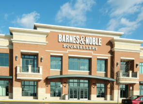 Barnes&Noble_LakeGrove_Exterior